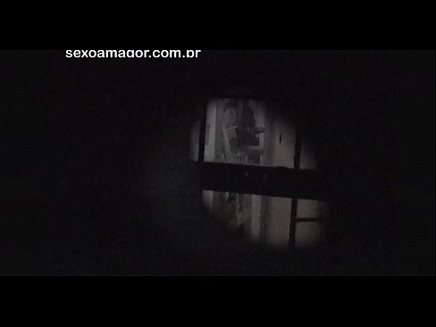 ❤️ Lourinho é filmado secretamente por um voyeur de bairro escondido atrás de tijolos ocos ❤️ Porno russo em porno pt.sexygirlspics.ru